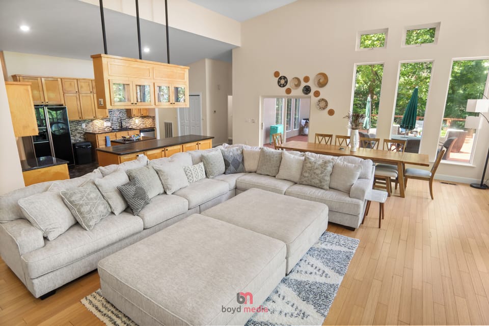 Diuble oven and huge living room for entertaining.