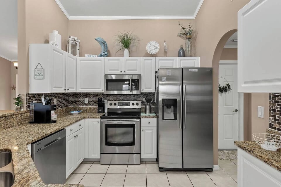 Full kitchen for cooking family meals