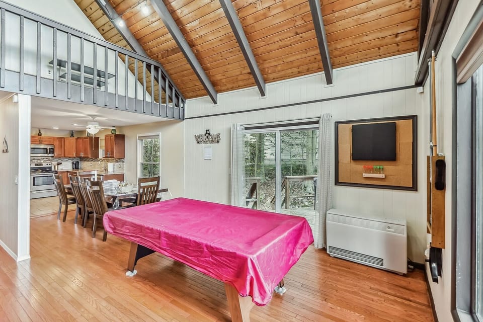 Indoors, Hardwood, Stained Wood, Screen, Desk