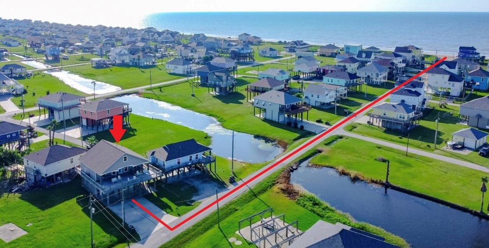 Beach access: 4 min walk