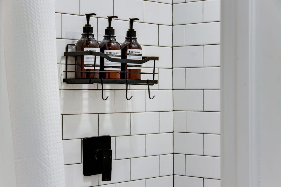 Shampoo, conditioner, and body wash provided.