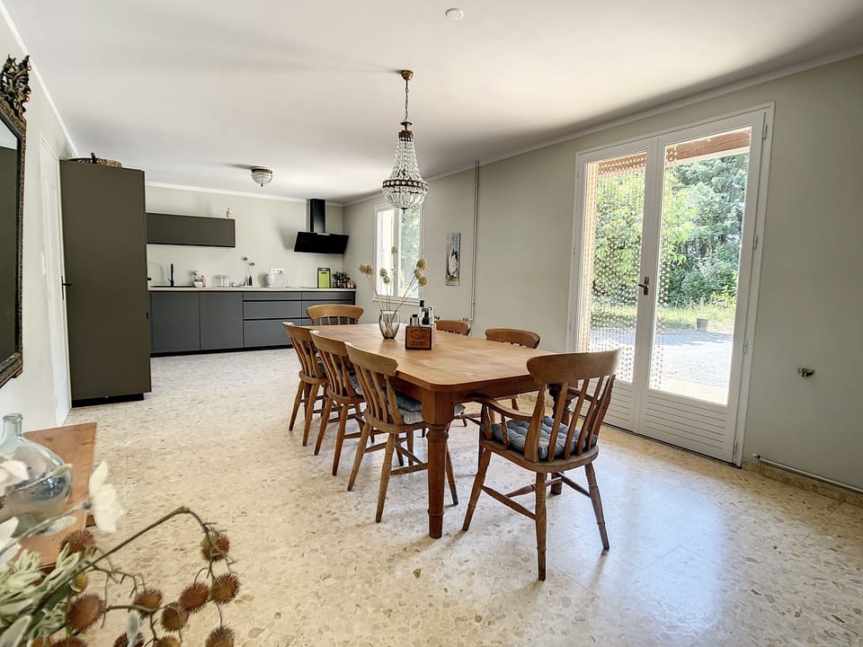 Kitchen/Dining area
