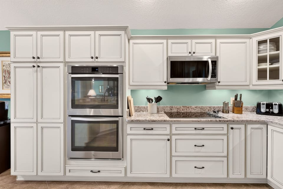 Dual Oven and microwave.