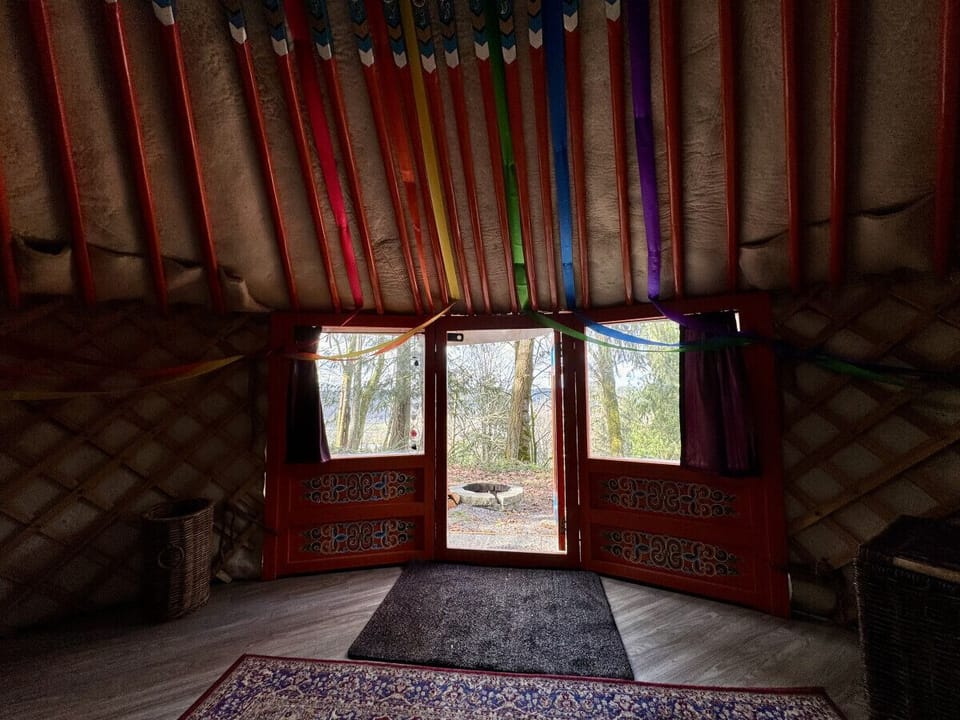 Mongolian yurt with Queen size bed and propane heater. No electricity, lanterns provided.