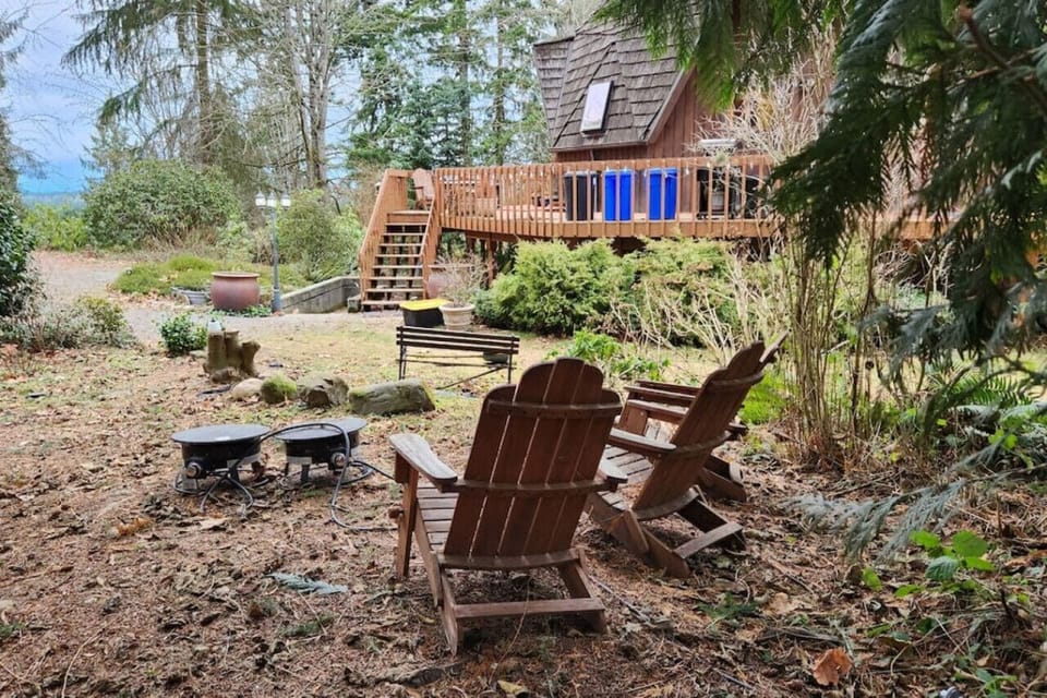 Plenty of space to enjoy outdoors. Quiet hours in and around dome 10pm-8am.