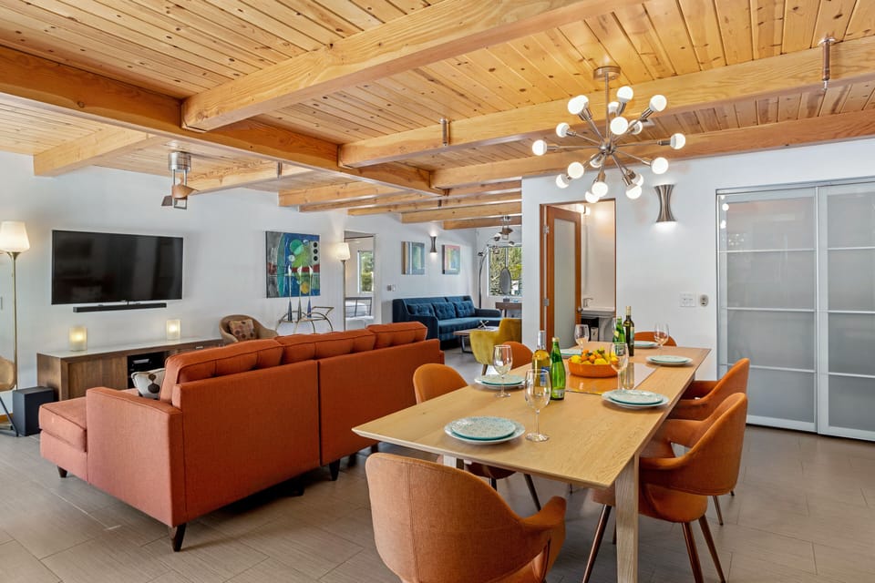 Free-flowing floor plan