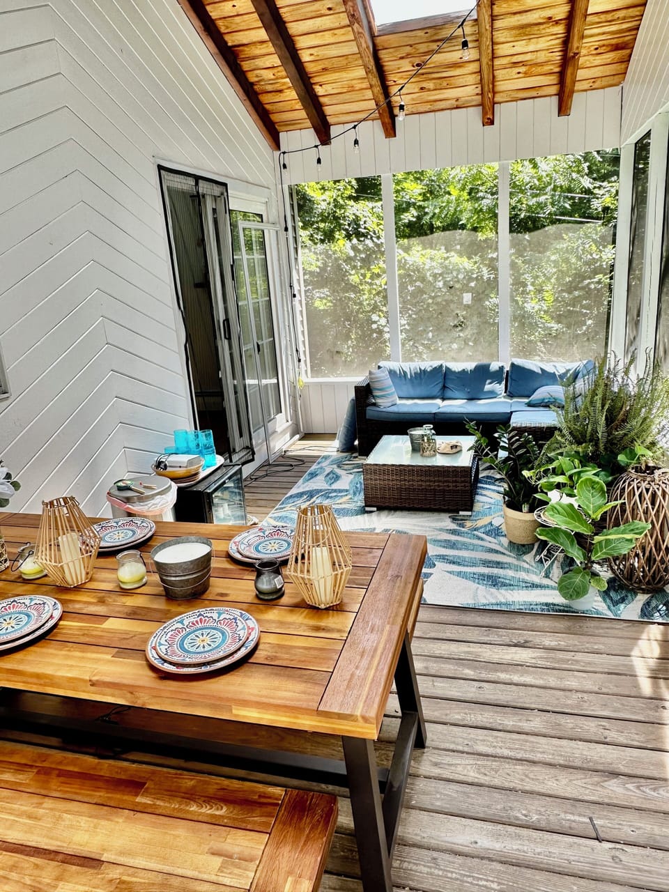Outdoor dining