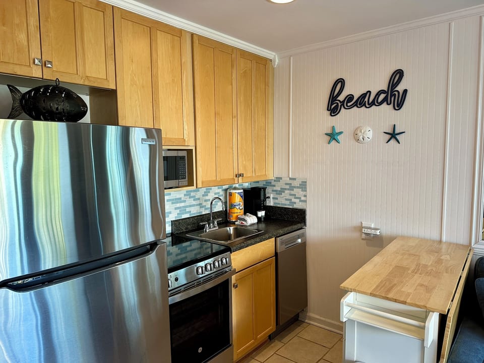 Kitchen - Beautiful stainless steel appliances