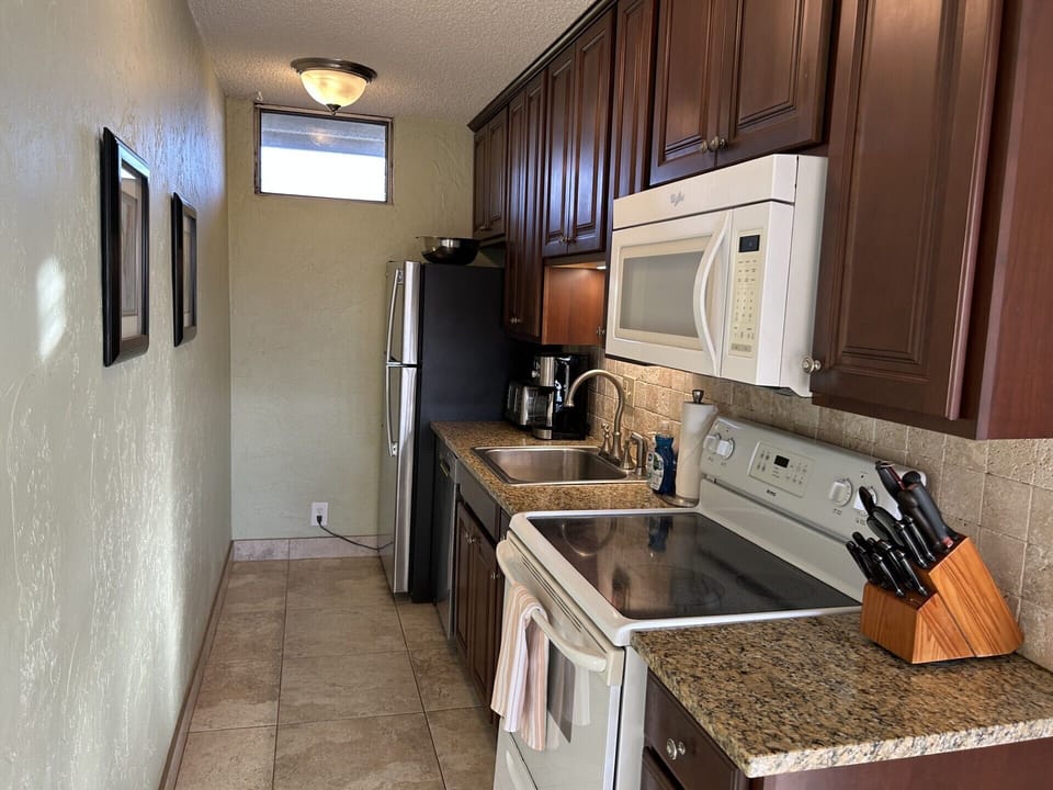 Fully stocked kitchen for your convenience!