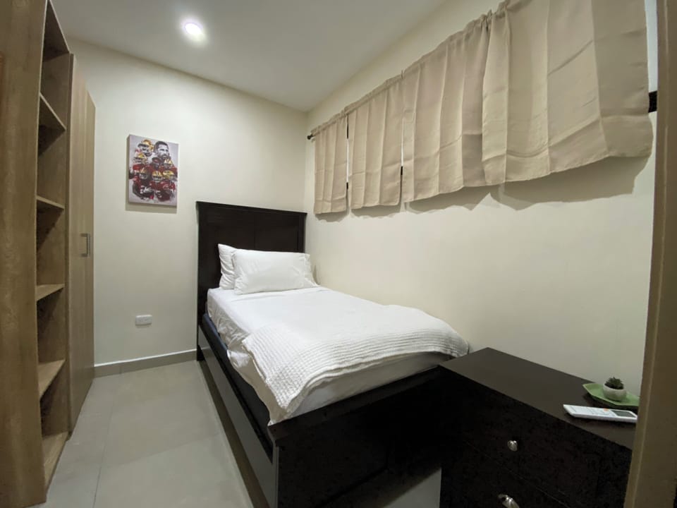 Twin Bedroom With En Suite