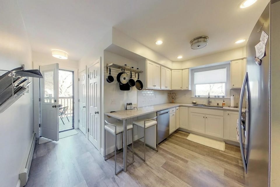 "Bird house" deck off of galley kitchen