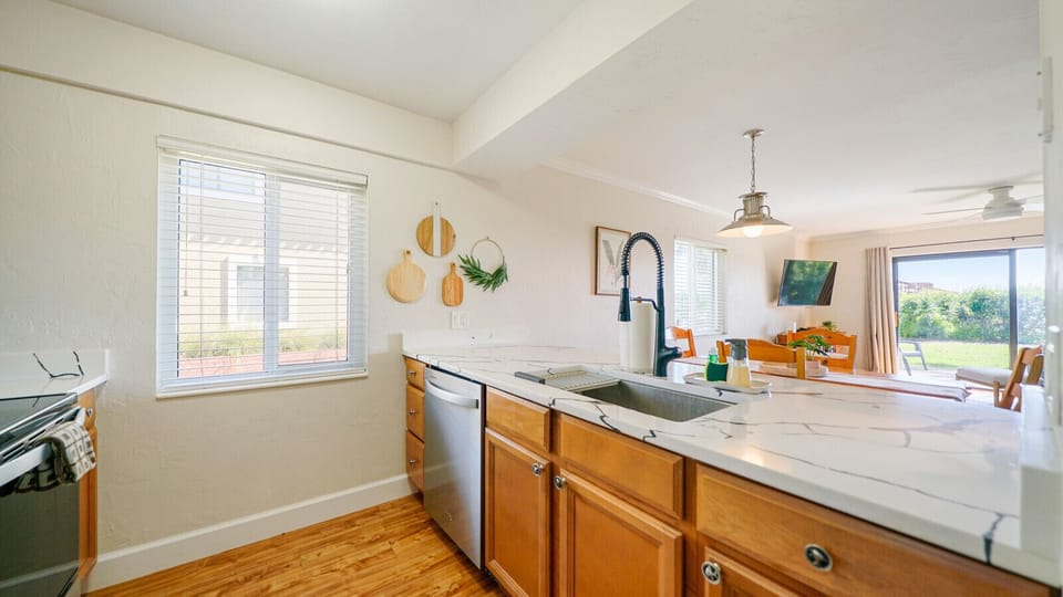 Fully Stocked Kitchen Delight: Your Culinary Playground Awaits with a Kitchen Ready for Every Chef`s Dream
