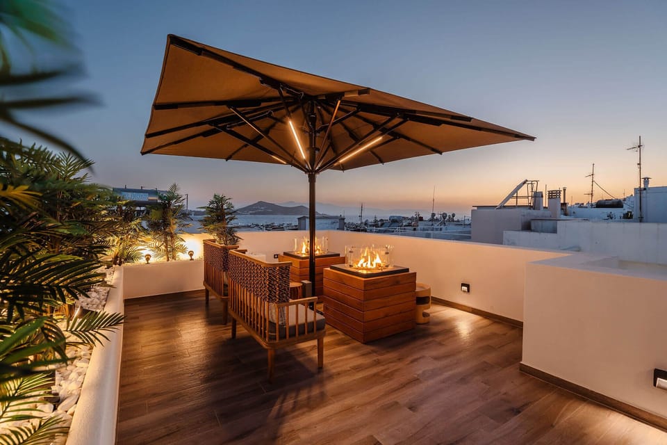 Roof top with fire pit amazing sunsets and sea views (shared space among guests)