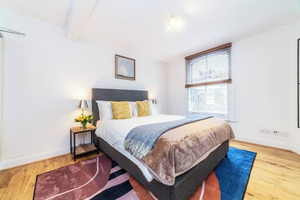 The 1 bedroom with king size bed.