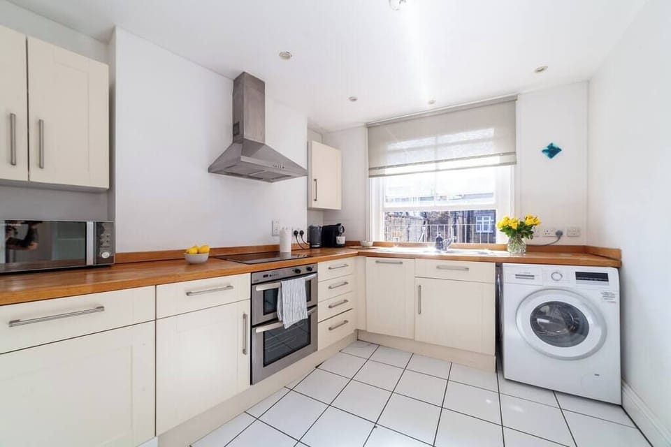 Large kitchen space. 
