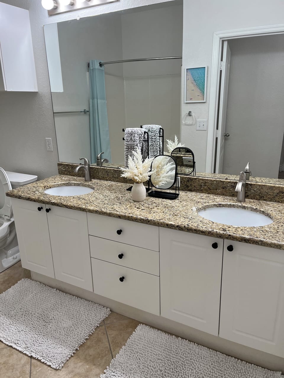 Double vanity with tub shower combo
With removable shower head 