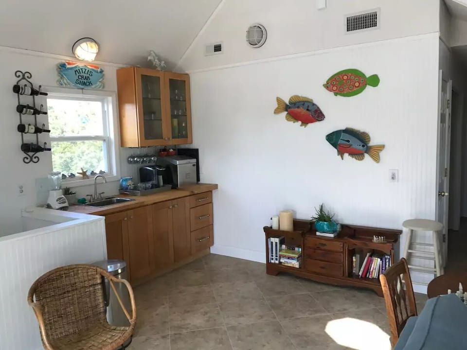 Wet Bar upper level