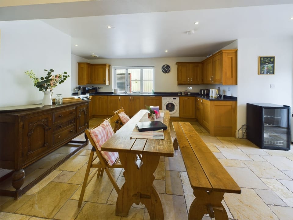 It is well equipped and has a large, electric hob and oven.