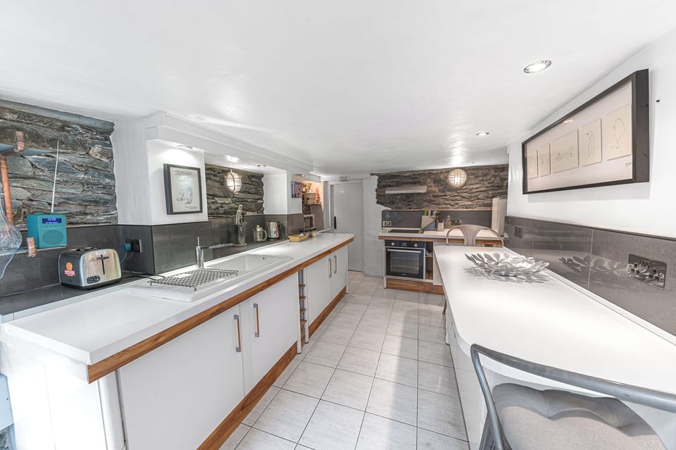 Sunny brae windermere cottage kitchen 1