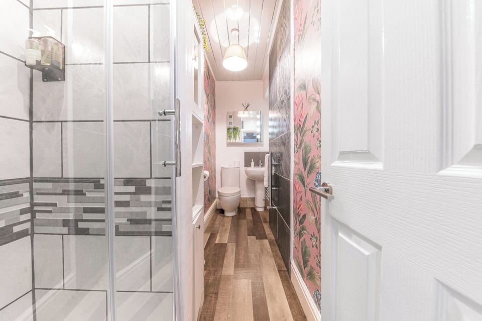Sunny brae windermere cottage shower room - Copy