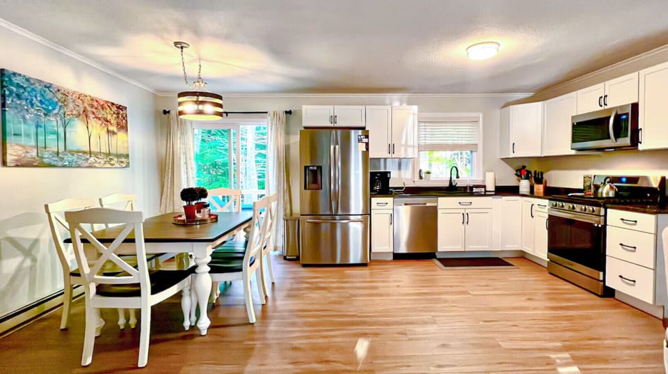 A kitchen that`s both stylish and functional, perfect for any home cook.