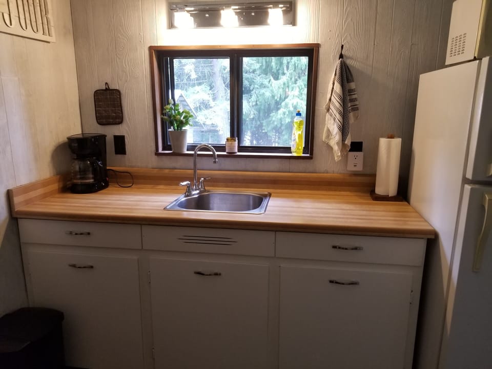 Kitchenette with all basic appliances. 