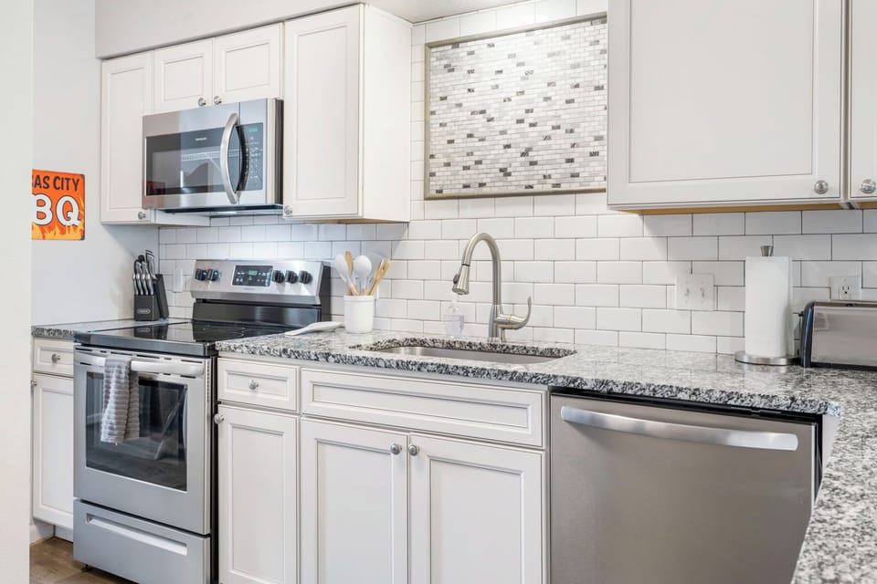 Private full kitchen