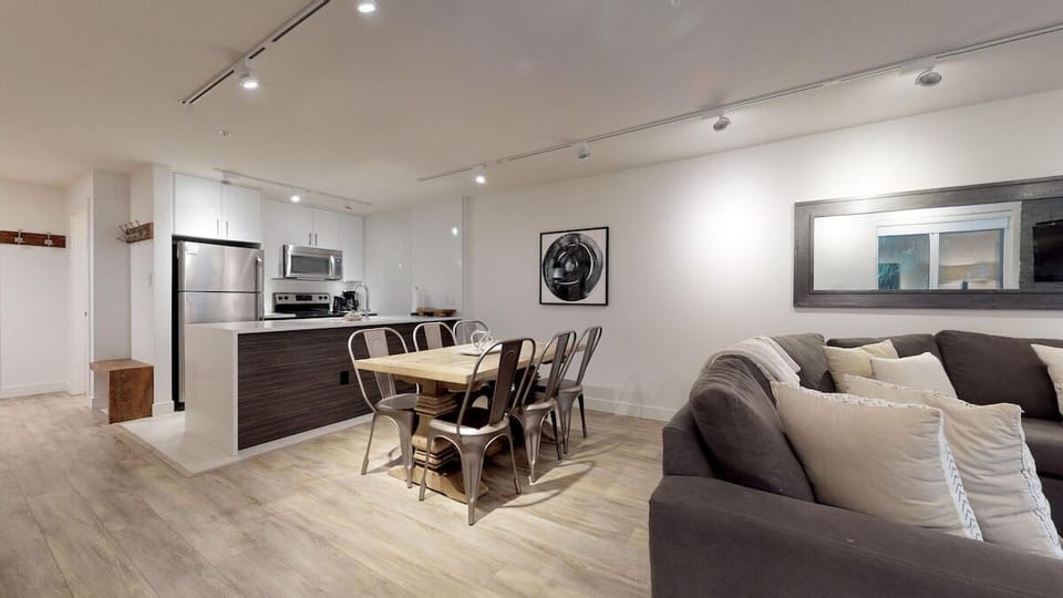 STUNNING "LIGHT & DWELL" INTERIOR DESIGN, ALL NEW FIXTURES, FITTINGS & FURNITURE