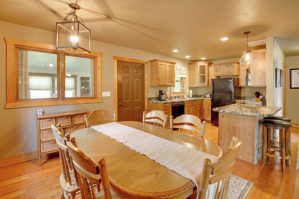 Dining Area & Kitchen | 2-Story Cabin | In-Unit Laundry | 9 Mi to Deadwood