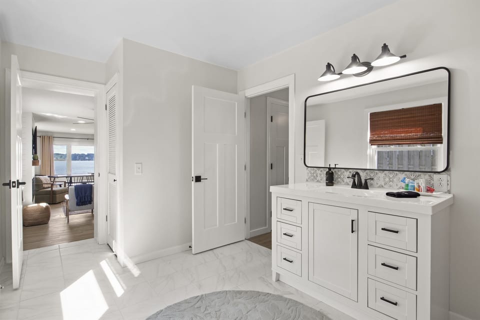 Bathroom with dual access to living room and bedroom #1