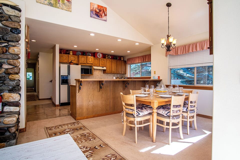 Casual Dining Area