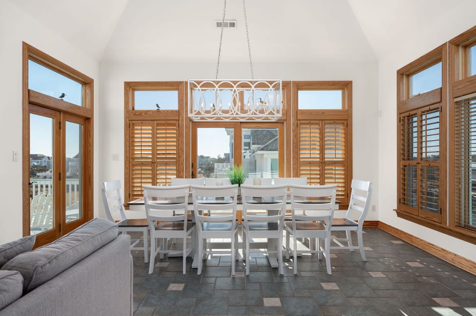 BU31: Nana's Beach House | TL Dining Area, Seating for 10, Deck Access