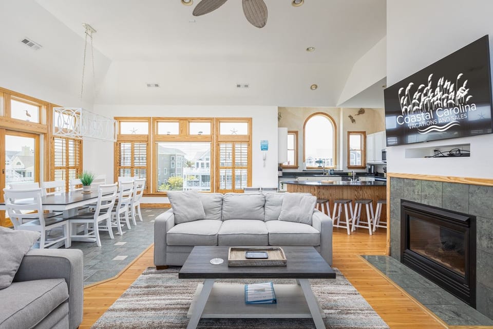 BU31: Nana's Beach House | TL Living Room, Deck Access