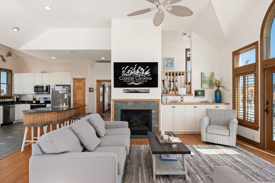 BU31: Nana's Beach House | TL Living Room, Deck Access