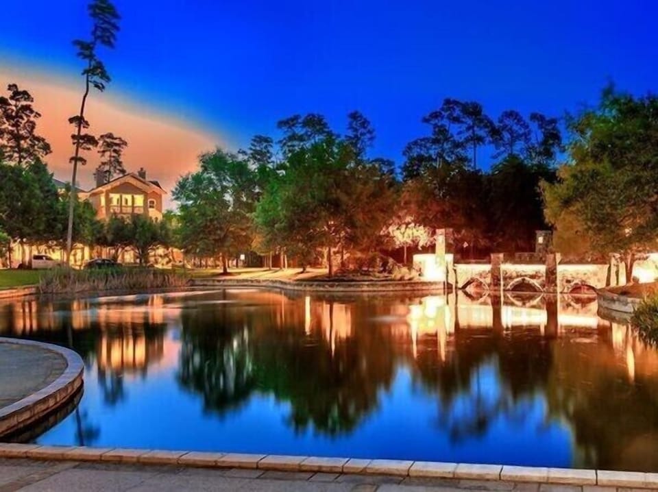 East Shore! Located in The Woodlands!