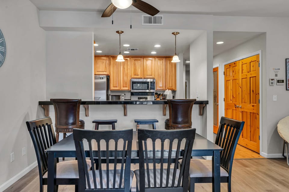 Dining area: Table seating for 6, open to kitchen and living room