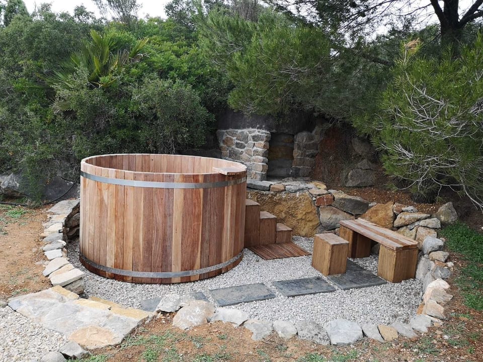 Outdoor spa tub