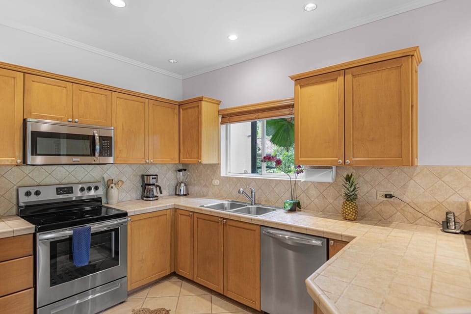 Fully equipped kitchen.