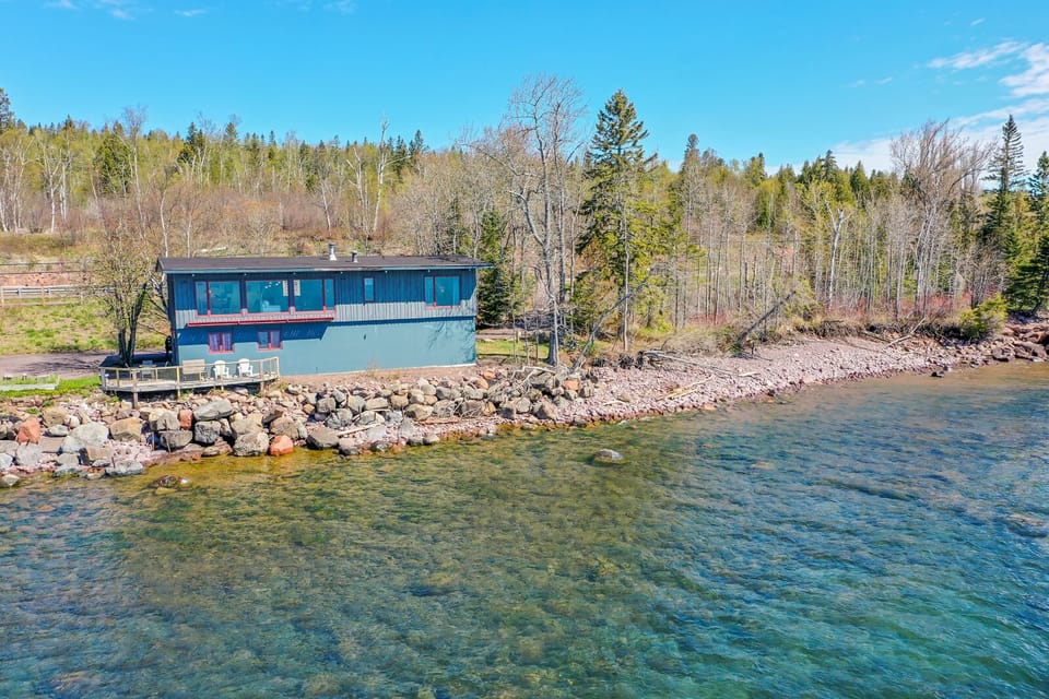 Spring House is located on the water's edge overlooking Lake Superior near Lutsen, Minnesota.