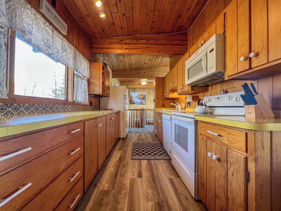 Spring House features a fully equipped kitchen.