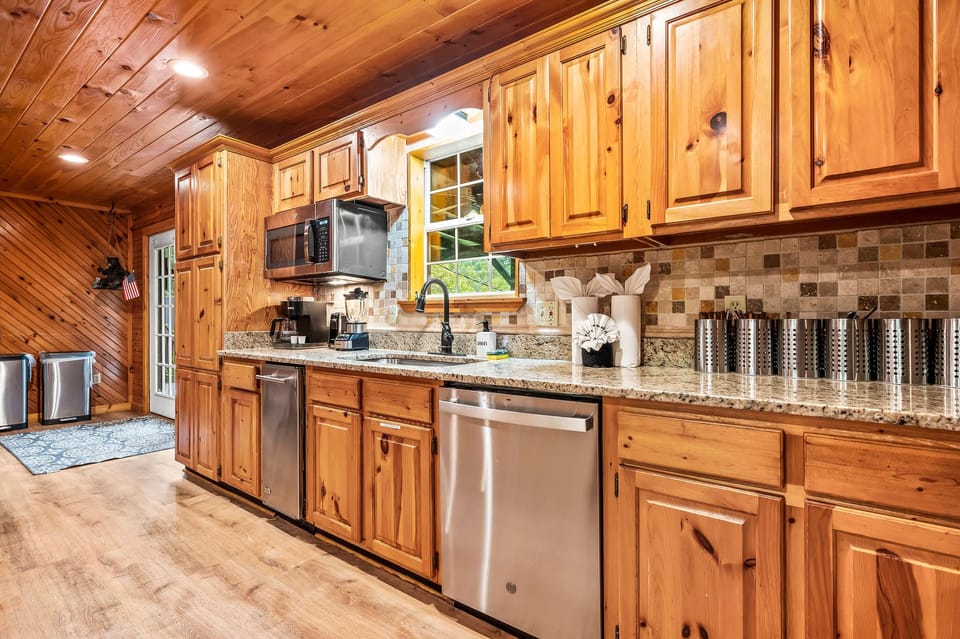 Ridgecrest Retreat's fully equipped kitchen