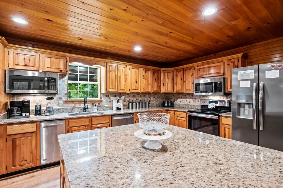 Ridgecrest Retreat's fully equipped kitchen