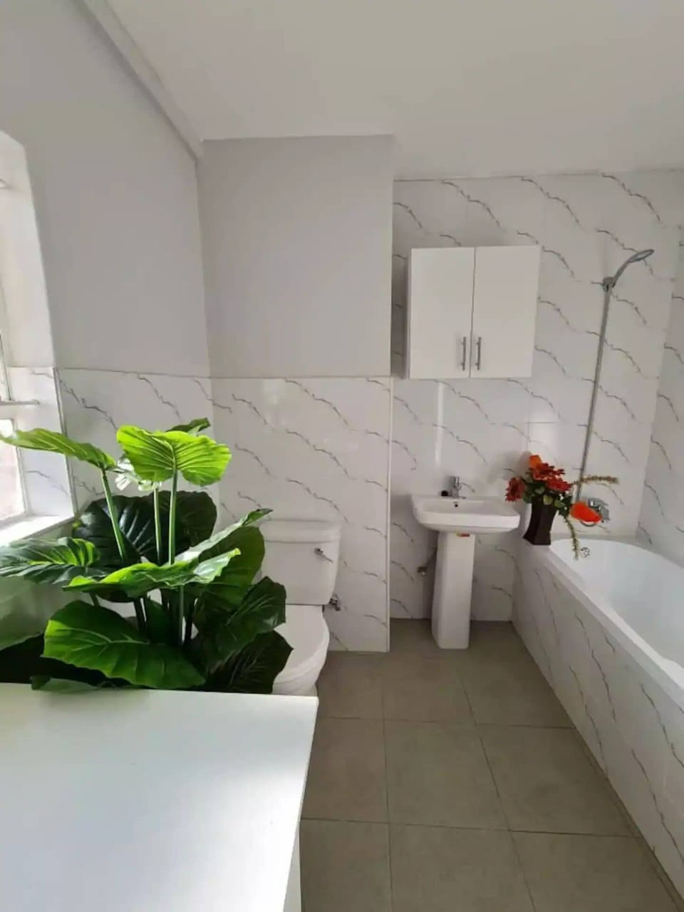 Luxurious and cosy bathroom with serene retreat-like ambiance