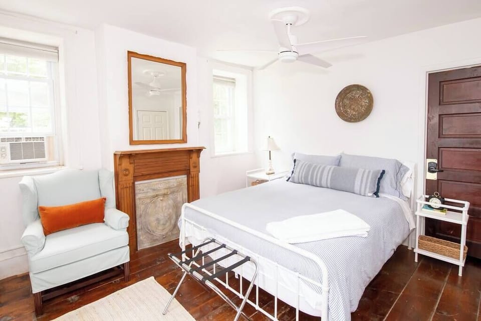 Downstairs bedroom with queen-sized bed