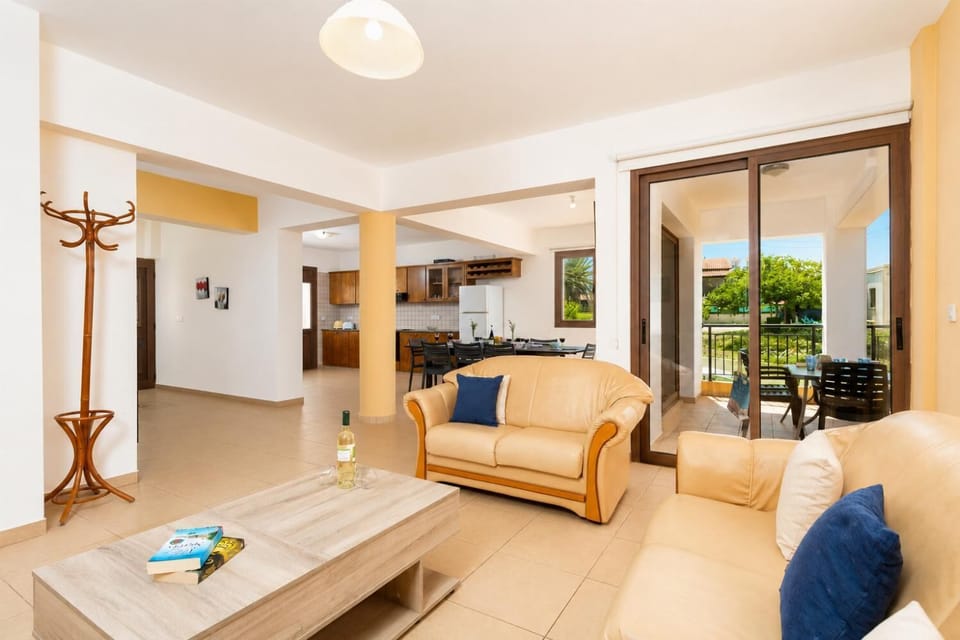 Open-plan living room with sofas, dining area, kitchen, A/C, WiFi internet, satellite TV, and sea views