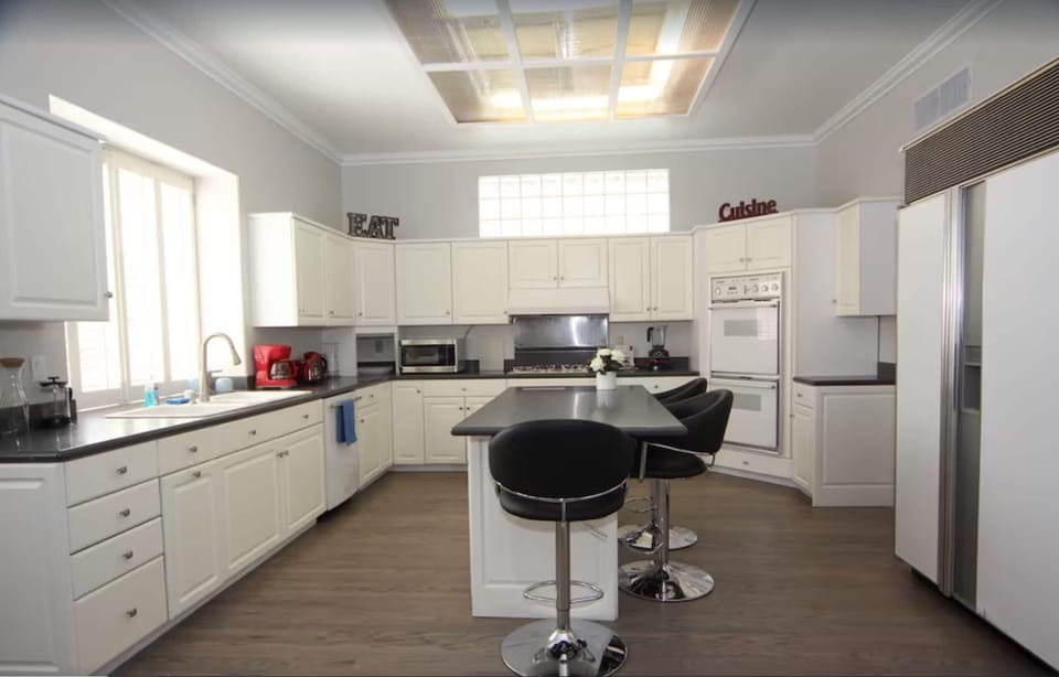 Kitchen. Subzero refrigerator/freezer. Filtered water/ice. Dishes/utensils, more