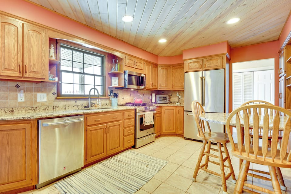 Kitchen | Cooking Basics | Coffee Maker | Paper Towels/Trash Bags Provided