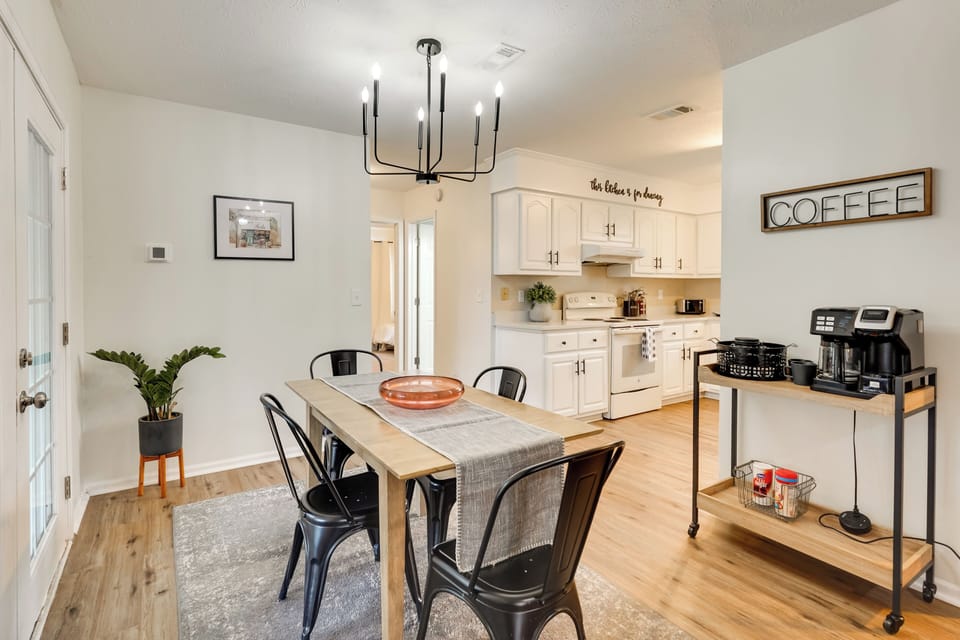 Dining Area & Kitchen