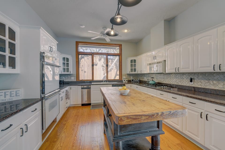 Large kitchen with gas stove, dishwasher, trash compactor