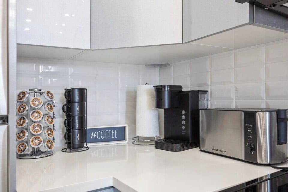 Indulge in a caffeine paradise: Discover the perfect blend of aroma, taste, and style with our exquisite coffee set. Brew your favorite cup of bliss and savor the moments of pure indulgence.